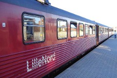 DSB ML/FL trainset photographed at the railway station in Hillerød 8. November 2004.  The ML/FL trainset was built by Duewag and Scandia and was delivered to DSB in 1984 in a number of 7 motorcoaches (ML) and 5 middle section coaches (FL). The trainsets are similar to the Y-class - used by a lot of Danish private railway compagnies. 2 diesel engines a 132 kW. Max speed 80 km/h - 50 mph. Length ML 17 530 mm - FL 17. 450 mm. Weight ML 27 metric tonnes - FL 18 metric tonnes. ML has 47 seats, FL 64 seats all 2nd class. The trainsets were renovated in 1997-1998. The ML/FL is used for the line Hillerød - Helsingør, called "Lille Nord".